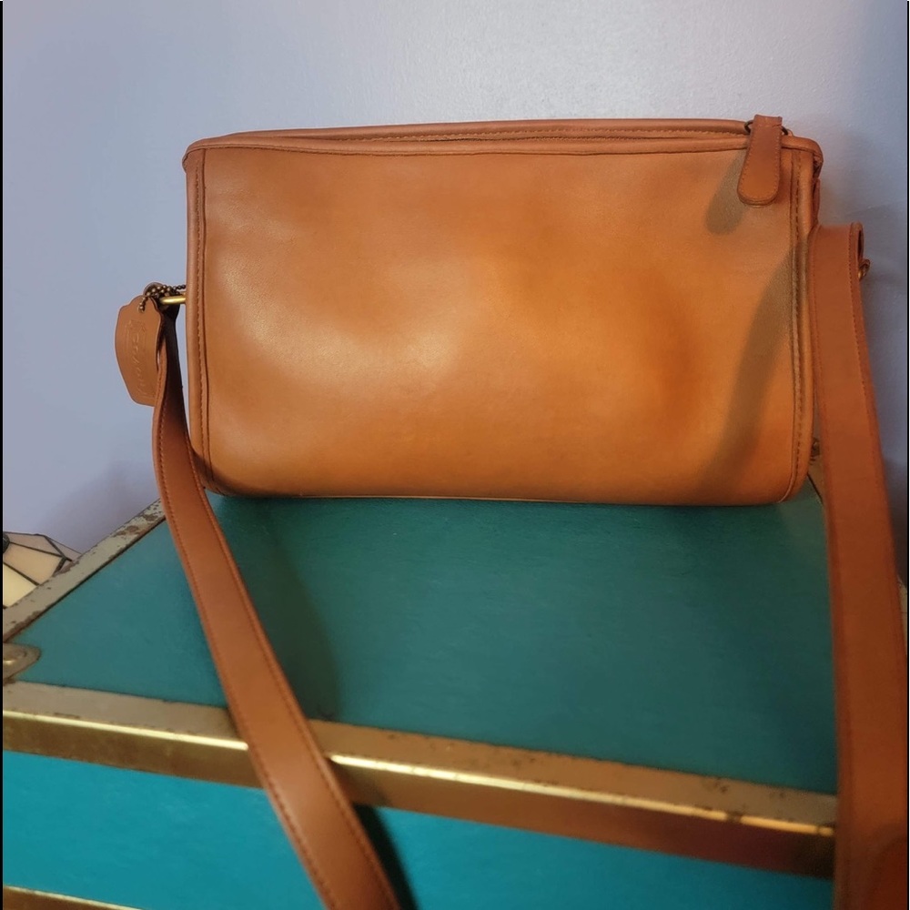 Vintage Coach 9944 British Tan Leather Taylor Crossbody Bag